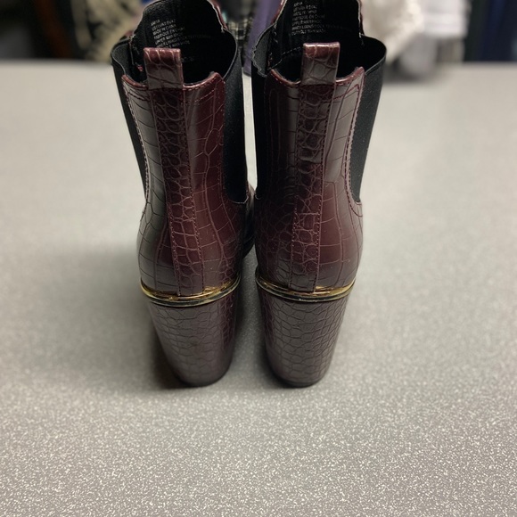Just Fab Amiya Burgundy Booties - Picture 4 of 6